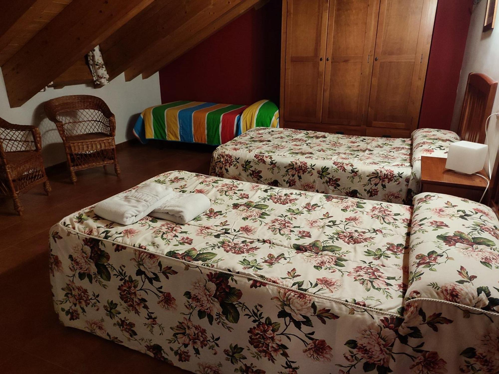 דירות Casas Pirineo, אינסה חדר תמונה